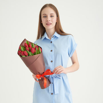 Red tulip bouquet for romantic flower delivery in Los Angeles