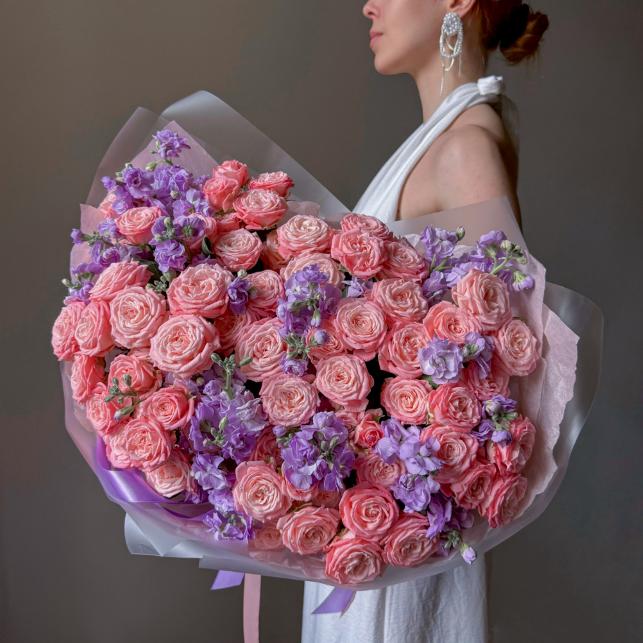 Coral-pink spray roses & Lavender Stock
