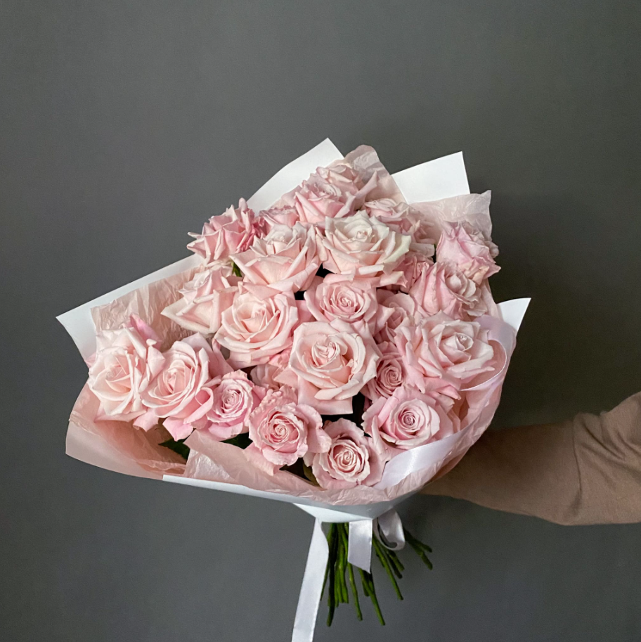 Blush Pink Roses Mono Bouquet